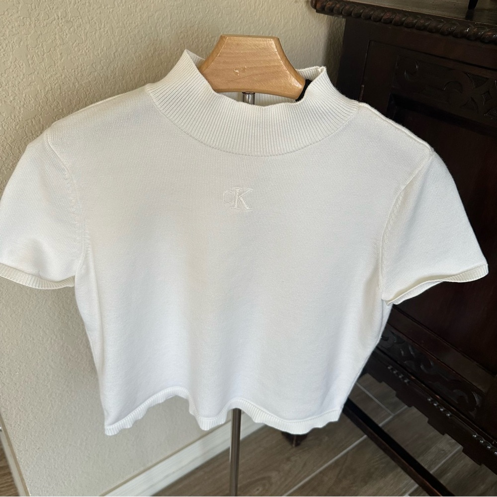 Calvin Klein Jeans White Short Sleeve Mock Neck Cropped Sweater size Small